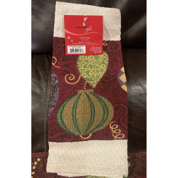 7 ~Christmas Ornament 1~Oven mitts & 1~Kitchen towels & 4~Tapestry& 1Pot holder - Picture 3 of 9